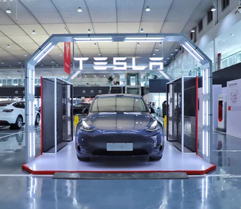 What It Looks like Inside A Tesla Gigafactory - Yeslak
