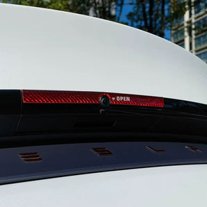 Autocollant décoratif en fibre de carbone véritable pour bouton de coffre Tesla Model Y Juniper – Noir/Rouge/Blanc