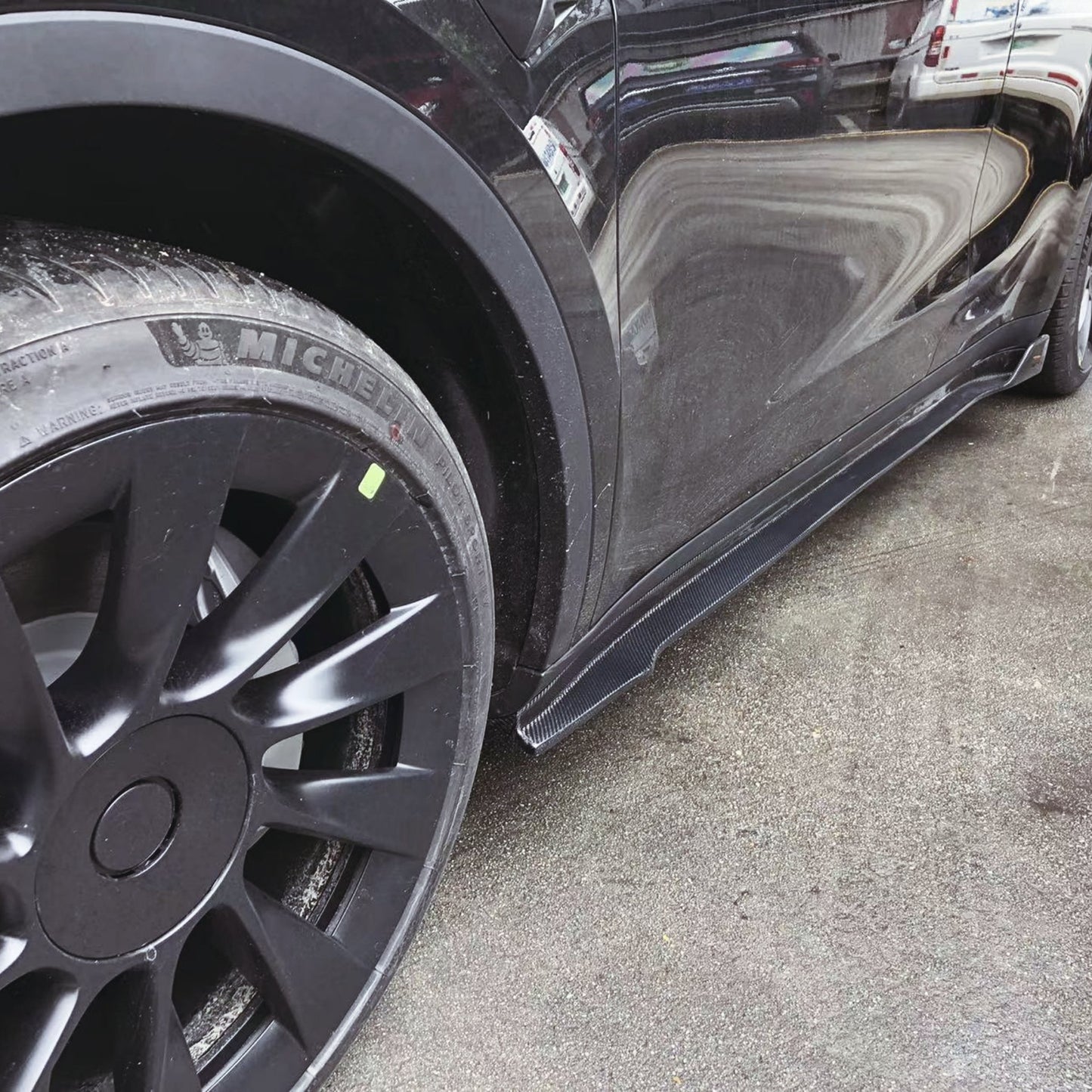 Tesla Model Y Carbon Fiber V-Style Side Skirts